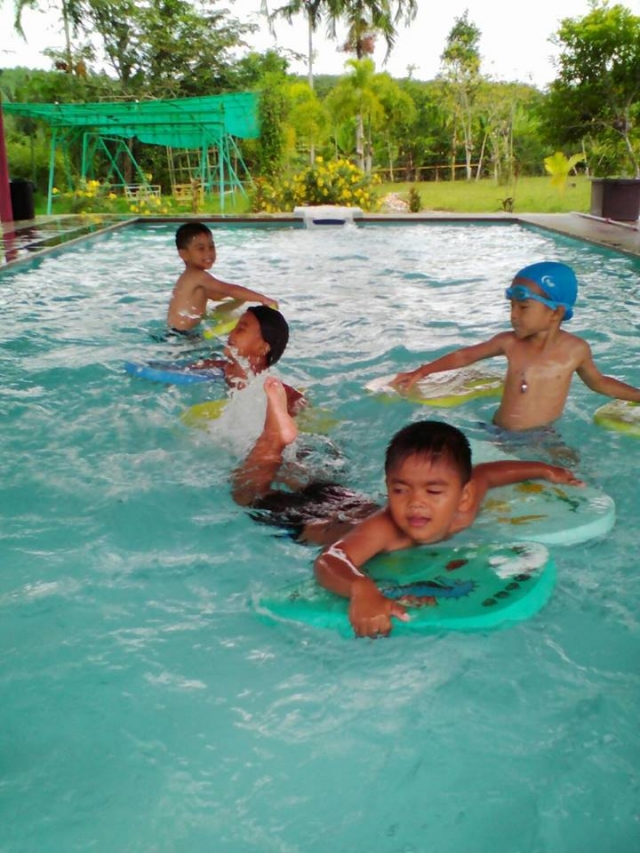 กิจกรรมว่ายน้ำเพื่อส่งเสริมพัฒนาการของเด็กทั้ง 4 ด้าน ศพด. อบต.นาท่ามเหนือ