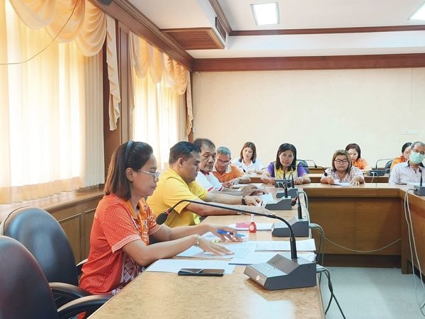 ประชุมพิจารณาคัดเลือกผู้ทรงคุณวุฒิในท้องถิ่น