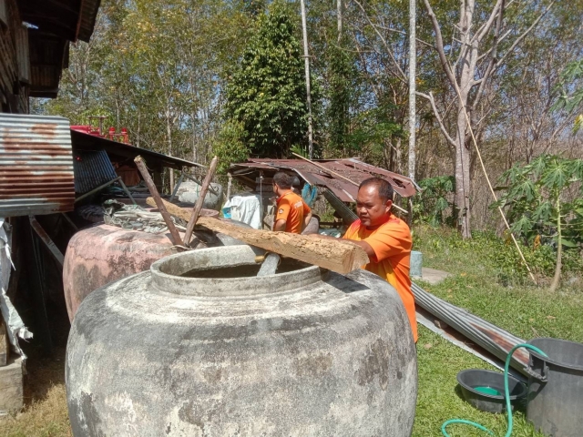 งานป้องกันและบรรเทาสาธารณภัย ส่งน้ำอุปโภคให้กับชาวบ้านในพื้นที่ตำบลนาท่ามเหนือ