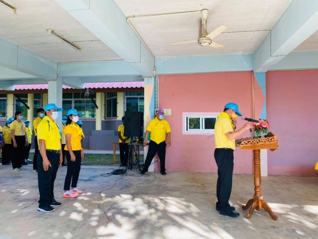 กิจกรรมจิตอาสา เก็บขยะบริเวณโรงเรียนบ้านเกาะปราง