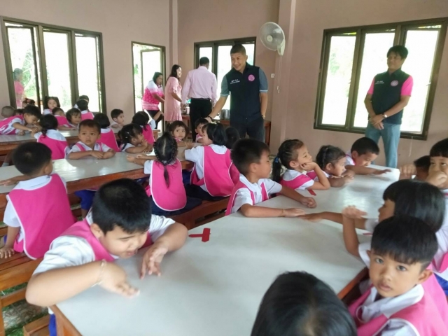 ตรวจสอบและประเมินผลการดำเนินงานโครงการอาหารกลางวันของสถานศึกษา