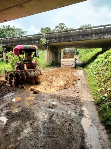 ลงพื้นที่หมู่ที่ ๖ ถนนสายเกาะบก บริเวณทางใต้สะพานเชื่อมต่อสระน้ำเฉลิมพระเกียรติ ฯ