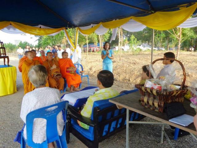 กิจกรรมทำบุญตักบาตร ปล่อยปลา โคมลอย เนื่องในวันขึ้นปีใหม่ 2557